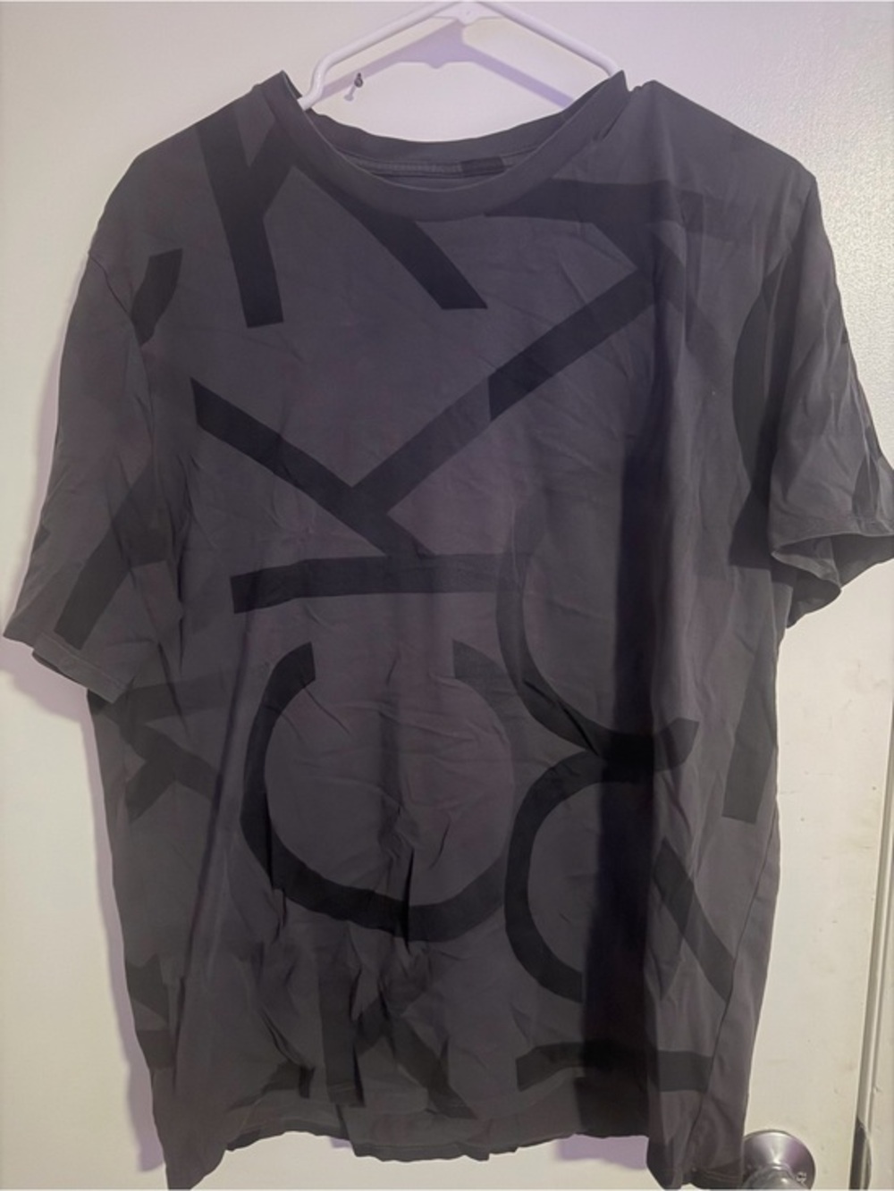Modern Men's Short-Sleeve Graphic Tee in Charcoal Gray by Calvin Klein